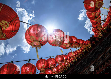 Kuala Lumpur, Malaisie - 30 janvier 2016 : Des centaines de lampions rouges à hau Temple Thean pour Nouvel An chinois 2016. Banque D'Images