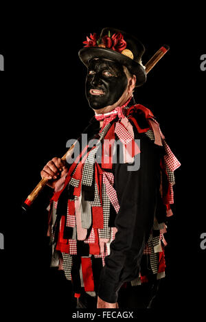 Un black-faced Morris dancer de Hastings Jack in the Green festival, East Sussex, England, UK Banque D'Images