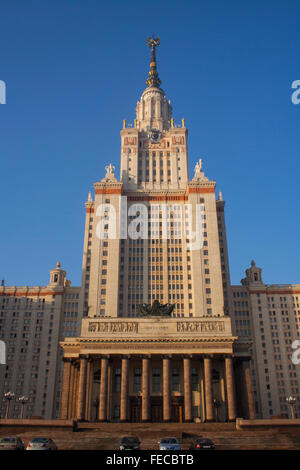 Tour centrale de l'Université d'État de Moscou, l'une des sept Sœurs de Staline, Moscou, Russie Banque D'Images