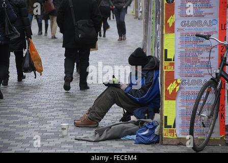 Copenhague, Danemark. 5 Février, 2016. La mendicité est illégale et certains membres nationaux étrangers des pays de l'Union européenne citoyens viennent au Danemark et en Suède à mendier dans les rues danois et suédois : Crédit Francis Dean/Alamy Live News Banque D'Images