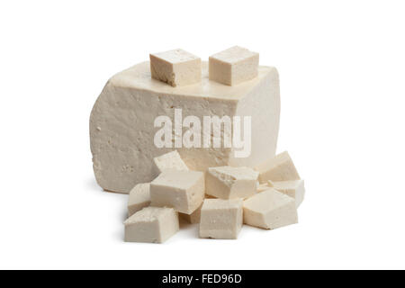 Morceau de tofu frais sur fond blanc Banque D'Images