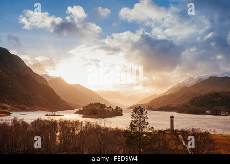 Glenfinnan Monument et Loch Shiel, Highland, Scotland, UK Banque D'Images