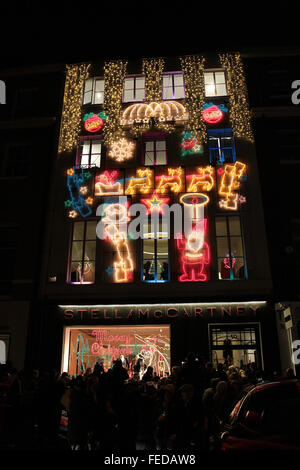 Londres, Royaume-Uni, le 25 Nov 2015 : vue générale du Stella McCartney store les lumières de Noël de cérémonie à Londres Banque D'Images