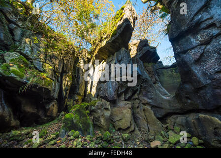 Gorge calcaire connu comme Easegill Kirk, dans la vallée de Leck Beck sur Lancashire Cumbria border Banque D'Images