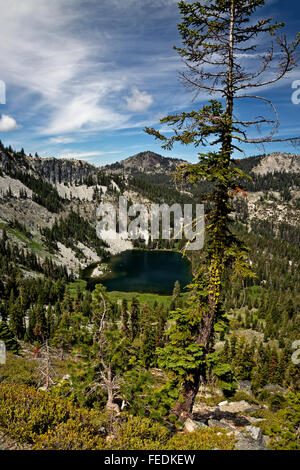 Californie - Long Gulch Lake situé à l'extrémité supérieure des Gulch dans Trinity Alpes Désert de la Forêt Nationale de Klamath. Banque D'Images