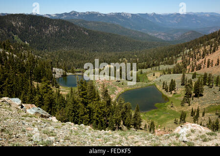 Californie - Donnant sur l'ouest de la vallée de Boulder Creek Pacific Crest Trail dans les Alpes Trinity désert . Banque D'Images