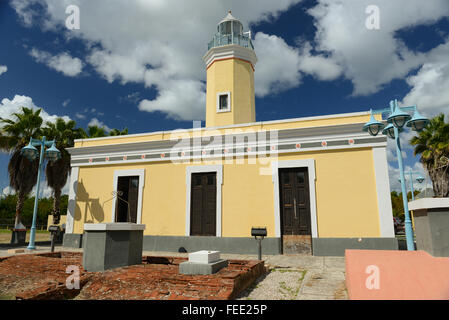 Faro Punta de las Figuras est un phare historique situé dans la région de Arroyo, Puerto Rico. L'île des Caraïbes. Le territoire américain. Banque D'Images