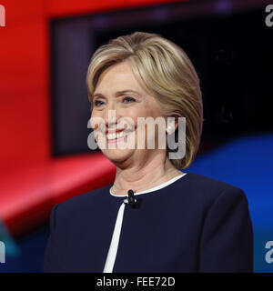 LAS VEGAS, NV - 13 octobre 2015 : (L-R) débat présidentiel démocratique candidat dispose d'ex-secrétaire d'État et sénateur américain Hillary Clinton à Wynn Las Vegas en première CNN le débat démocratique. Banque D'Images