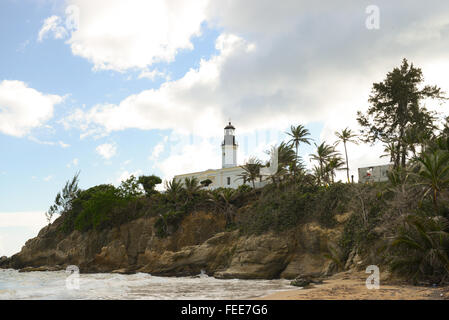 Phare de Punta Tuna est situé dans le sud-est de l'île, dans la ville de Yabucoa. Puerto Rico. L'île des Caraïbes. Banque D'Images