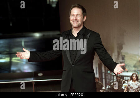 Berlin, Allemagne. 05Th Feb 2016. Florian Gallenberger directeur pose comme il arrive pour la première du film 'Colonia' à Berlin, Allemagne, 05 février 2016. Photo : Jörg Carstensen/dpa/Alamy Live News Banque D'Images