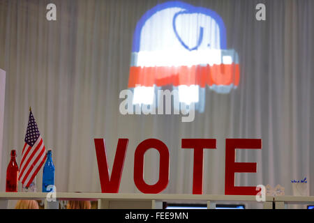 LAS VEGAS, NV - DEC 15, 2015 : CNN Républicain débat présidentiel au Venetian Casino montre Vote signe et symbole de l'éléphant républicain Banque D'Images