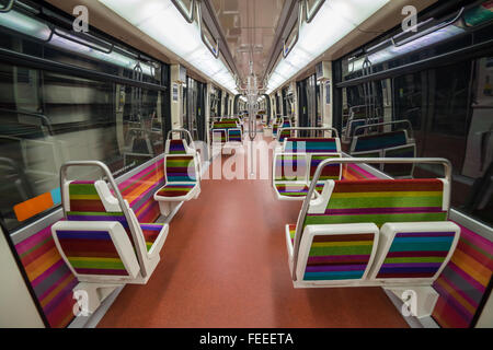 À l'intérieur d'un wagon de métro de Paris, ligne 14 Banque D'Images