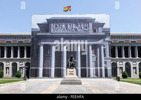 Madrid Espagne,Europe européenne,Espagnol,Centro,Retiro,Paseo del Prado,Museo del Prado,Puerta de Velazquez,Diego Velazquez,entrée principale,sculpture,1899,an Banque D'Images