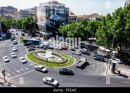 Espagne,Europe,européen,espagnol,hispanique latin Latino immigrants minorités ethniques, Madrid,Chamberi,Plaza Alonzo Martinez,intersection,overhead v Banque D'Images