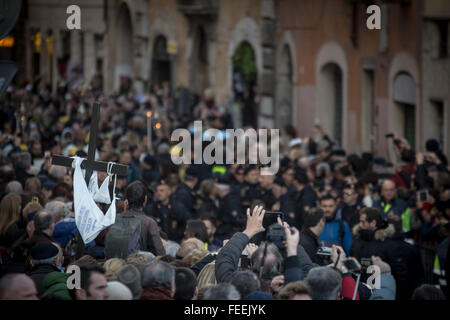 Rome, Italie. 05Th Feb 2016. Procession avec les reliques de Padre Pio et San Leopoldo pour le Jubilé de la miséricorde. Credit : Andrea Ronchini/Pacific Press/Alamy Live News Banque D'Images