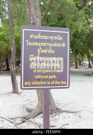 Amusant english erreur sur un signe de plage en Thailande Banque D'Images