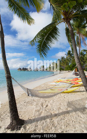 Plage de l'Intercontinental Le Moana Resort Bora Bora, Bora Bora, îles de la société, Polynésie Française Banque D'Images