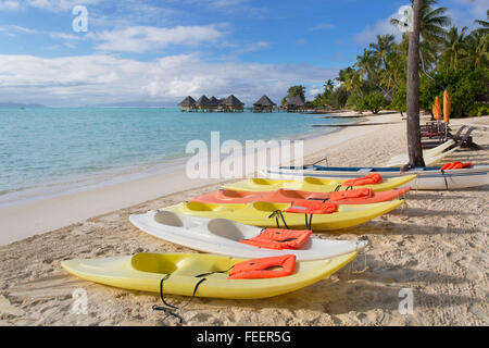 Plage de l'Intercontinental Le Moana Resort Bora Bora, Bora Bora, îles de la société, Polynésie Française Banque D'Images