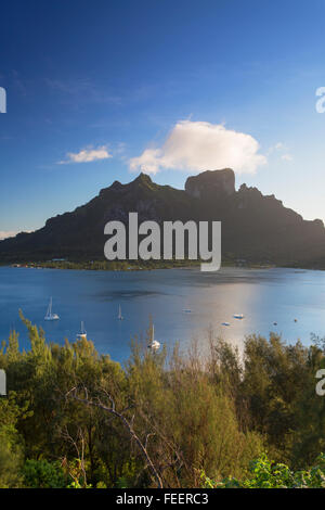 Vue sur le Mont Otemanu, Bora Bora, îles de la société, Polynésie Française Banque D'Images