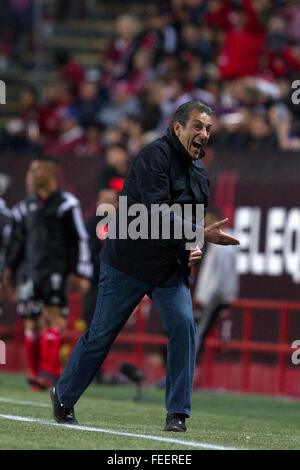 Tijuana, au Mexique. Feb, 2016 5. Tomas Boy, entraîneur-chef de Cruz Azul réagit au cours du match correspondant à la journée 5 de la clôture 2016 Tournoi de Ligue MX contre Xolos à Tijuana, Mexique, le 5 février 2016. Le match se termine par un nul 1-1. © Guillermo Arias/Xinhua/Alamy Live News Banque D'Images