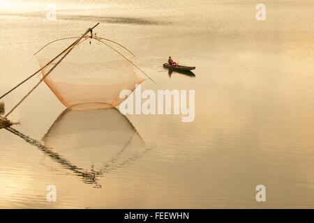 Lac Tuyen Lam au coucher du soleil. Le lac populaire avec les poissons d'eau douce et situé dans la région de Da Lat Vietnam. Banque D'Images