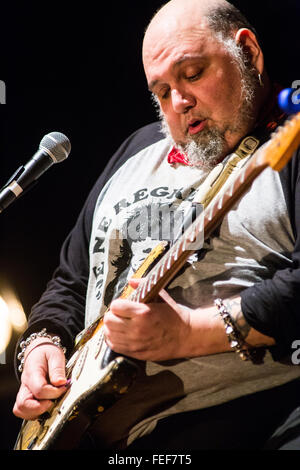 Varese Italie. Le 05 février 2016. L'American Electric blues chanteur auteur-compositeur et guitariste Théodore Joseph Horowitz connu sur scène comme Popa Chubby il se produit au Teatro Nuovo pendant le "Big Bad et belle Tour' Credit : Rodolfo Sassano/Alamy Live News Banque D'Images