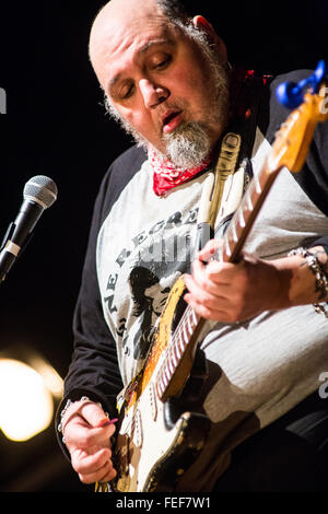 Varese Italie. Le 05 février 2016. L'American Electric blues chanteur auteur-compositeur et guitariste Théodore Joseph Horowitz connu sur scène comme Popa Chubby il se produit au Teatro Nuovo pendant le "Big Bad et belle Tour' Credit : Rodolfo Sassano/Alamy Live News Banque D'Images