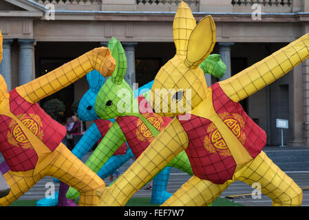 Les célébrations du nouvel an chinois 2016 lapins et pratiquer le tai chi en face de l'historique maison des douanes de Sydney Banque D'Images