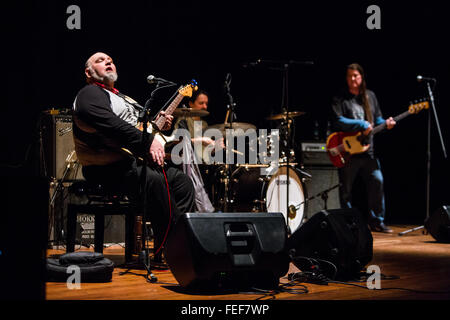 Varese Italie. Le 05 février 2016. L'American Electric blues chanteur auteur-compositeur et guitariste Théodore Joseph Horowitz connu sur scène comme Popa Chubby il se produit au Teatro Nuovo pendant le "Big Bad et belle Tour' Credit : Rodolfo Sassano/Alamy Live News Banque D'Images