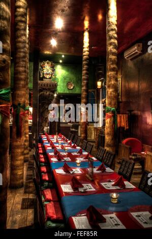 Exotique, salle à manger rustique de style asiatique Banque D'Images