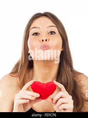 Jeune femme dans l'amour avec un coeur dans la main Banque D'Images