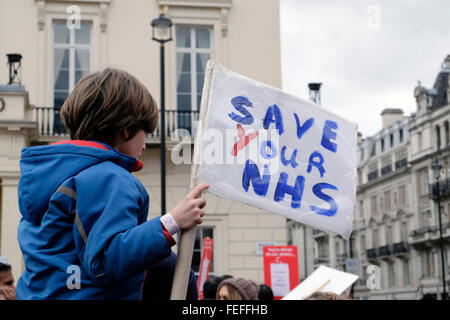 Londres, Royaume-Uni, le 6 février 2016. Les médecins et leurs partisans dans le centre de Londres, de protestation contre les changements proposés à leurs contrats. Credit : Yanice Idir / Alamy Live News Banque D'Images