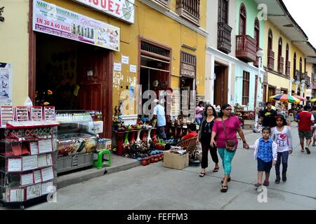 Bijouterie - Marché intérieur de CATACAOS. .Département de Piura au Pérou Banque D'Images