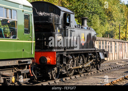 2-6-2T de petites prairies loco vapeur debout dans les voies latérales à Bewdley sur la Severn Valley Railway Banque D'Images