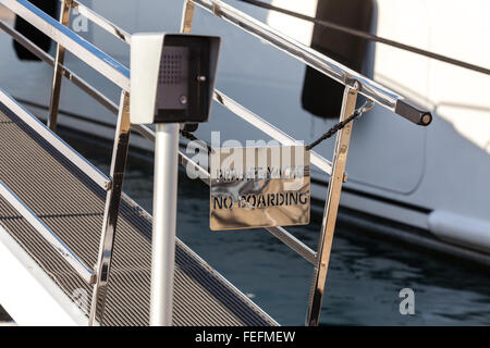 Pont d'un navire de luxe privée avec un yacht privé pas d'entrée pas de signe. Banque D'Images