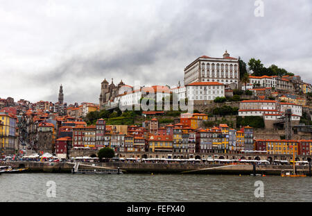 Bâtiments de la rivière Douro, dans la ville de Porto, Portugal Banque D'Images