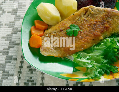 Gebakken sliptong - friture de poissons la sole commune. La cuisine néerlandaise Banque D'Images