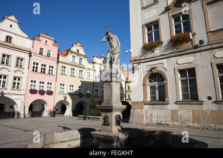 La Pologne, la Basse Silésie, Jelenia Gora, fontaine à Neptune Dieu de la mer à partir de la sculpture 18e siècle sur la place de la Vieille Ville Banque D'Images