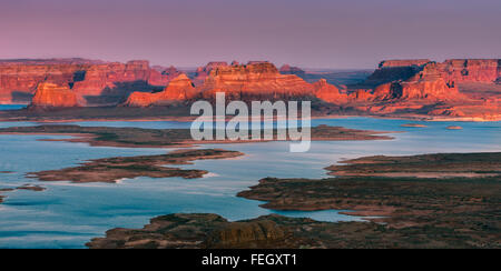 Coucher du soleil à Alstrom Point, lac Powell, Utah Banque D'Images