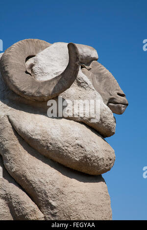 Le Big Merino est un béton de 15 mètres, situé dans ram mérinos Goulburn, New South Wales, Australie. Banque D'Images