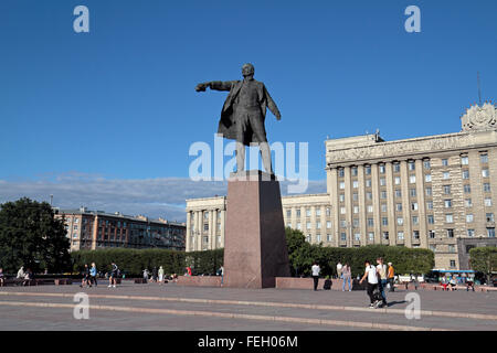 Statue de Lénine en carré, Moskovskaya, nord-ouest de Saint-Pétersbourg, Russie. Banque D'Images