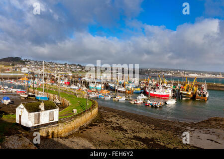 L'orignal et petits bateaux de Newlyn, Cornwall, England, UK Banque D'Images