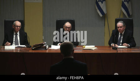 Rabin, le dernier jour est un docudrame 2015 Israeli-French thriller politique film réalisé par Amos Gitai. Cette photo est pour un usage éditorial uniquement et est l'auteur de la société film et/ou le photographe attribué par le film ou la société de production et ne peut être reproduite que par des publications dans le cadre de la promotion du film ci-dessus. Un crédit obligatoire pour l'entreprise de film est nécessaire. Le photographe devrait également être portés lorsqu'il est connu. Banque D'Images