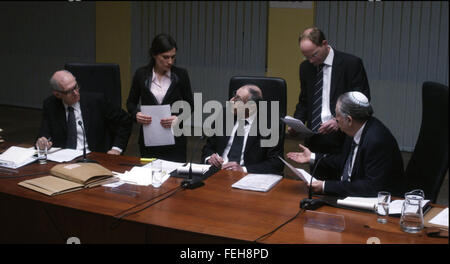 Rabin, le dernier jour est un docudrame 2015 Israeli-French thriller politique film réalisé par Amos Gitai. Cette photo est pour un usage éditorial uniquement et est l'auteur de la société film et/ou le photographe attribué par le film ou la société de production et ne peut être reproduite que par des publications dans le cadre de la promotion du film ci-dessus. Un crédit obligatoire pour l'entreprise de film est nécessaire. Le photographe devrait également être portés lorsqu'il est connu. Banque D'Images