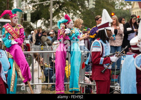 New Orleans, USA. 6 Février, 2016. La krewe d'Endymion déploie de Lakeview, près de Parc de la ville pour leur 50e anniversaire au cours de la parade du Mardi Gras de La Nouvelle-Orléans. Credit : JT Blatty/Alamy Live News Banque D'Images