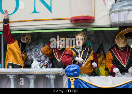 New Orleans, USA. 6 Février, 2016. La krewe d'Endymion déploie de Lakeview, près de Parc de la ville pour leur 50e anniversaire au cours de la parade du Mardi Gras de La Nouvelle-Orléans. Credit : JT Blatty/Alamy Live News Banque D'Images