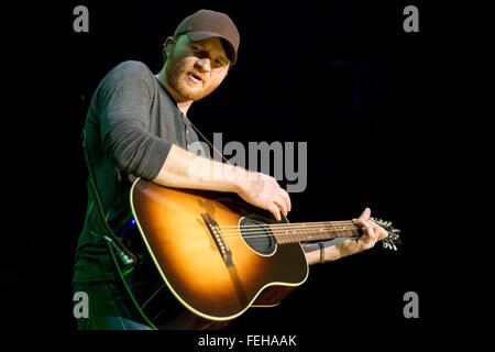 Madison, Wisconsin, USA. Feb, 2016 5. Musicien Country ERIC PASLAY effectue sur scène à l'Alliant Energy Center à Madison, Wisconsin © Daniel DeSlover/ZUMA/Alamy Fil Live News Banque D'Images