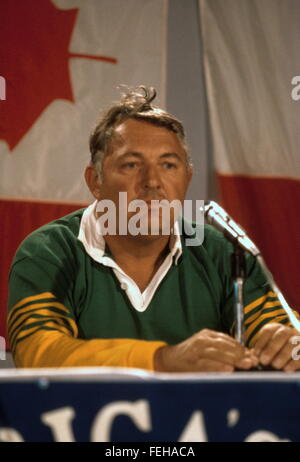 AJAX NOUVELLES PHOTOS - 1983 - AMERICA'S CUP - L'AUSTRALIE ALAN BOND LORS D'UNE CONFÉRENCE DE PRESSE À Newport, Rhode Island. PHOTO:ADRIAN MORGAN/AJAX REF:1983 35 Banque D'Images