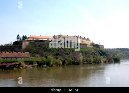 La forteresse de Petrovaradin, sortie festival home place, Novi Sad. Profitant de quelques jours dans la célèbre summer music festival, juillet 2015 Banque D'Images