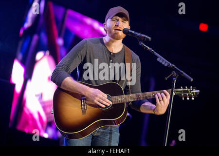 Madison, Wisconsin, USA. Feb, 2016 5. Musicien Country ERIC PASLAY effectue sur scène à l'Alliant Energy Center à Madison, Wisconsin © Daniel DeSlover/ZUMA/Alamy Fil Live News Banque D'Images